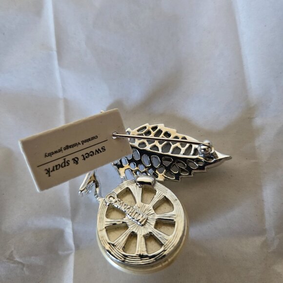 Vintage 1970 Sarah Coventry “Natures Pearl” Silver Ivory Domed Openwork Brooch - Picture 3 of 3